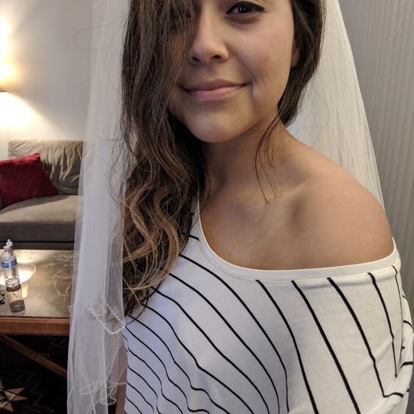 Ivory Veil - Picture 2 of 8